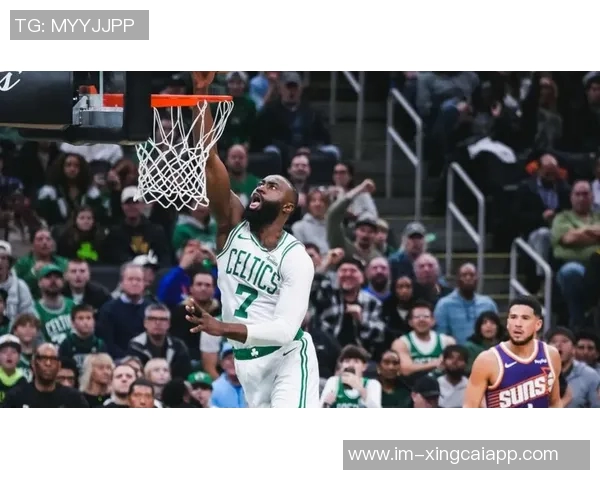 杰伦布朗表现稳定但未能带领球队获胜18投9中斩获25分6篮板4助攻